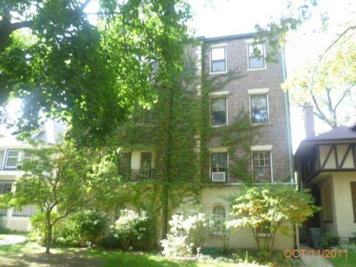 1114 Maple Avenue, Unit 2B Evanston, IL 60202 - Photo 1 of 1 a backyard of a house with lots of green space