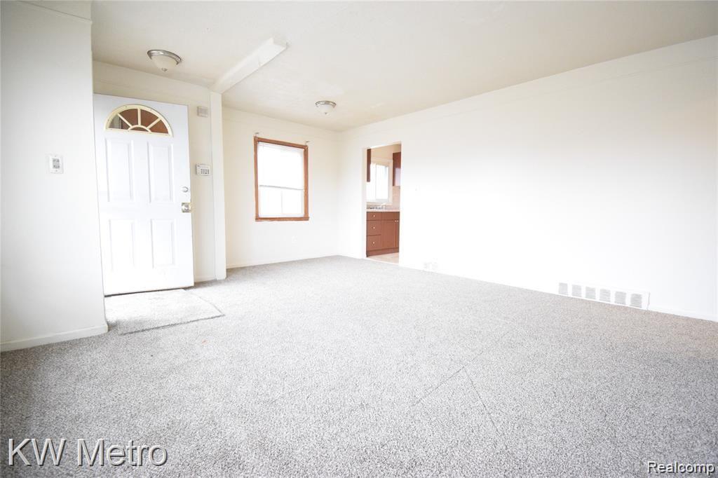 29933 Spring Arbor Drive Inkster, MI 48141 - Photo 6 of 13 Living room