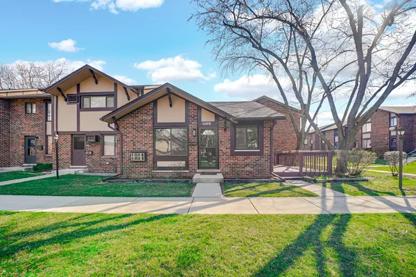 $259,900 | 1S141 Eliot Lane, Villa Park, IL 60181