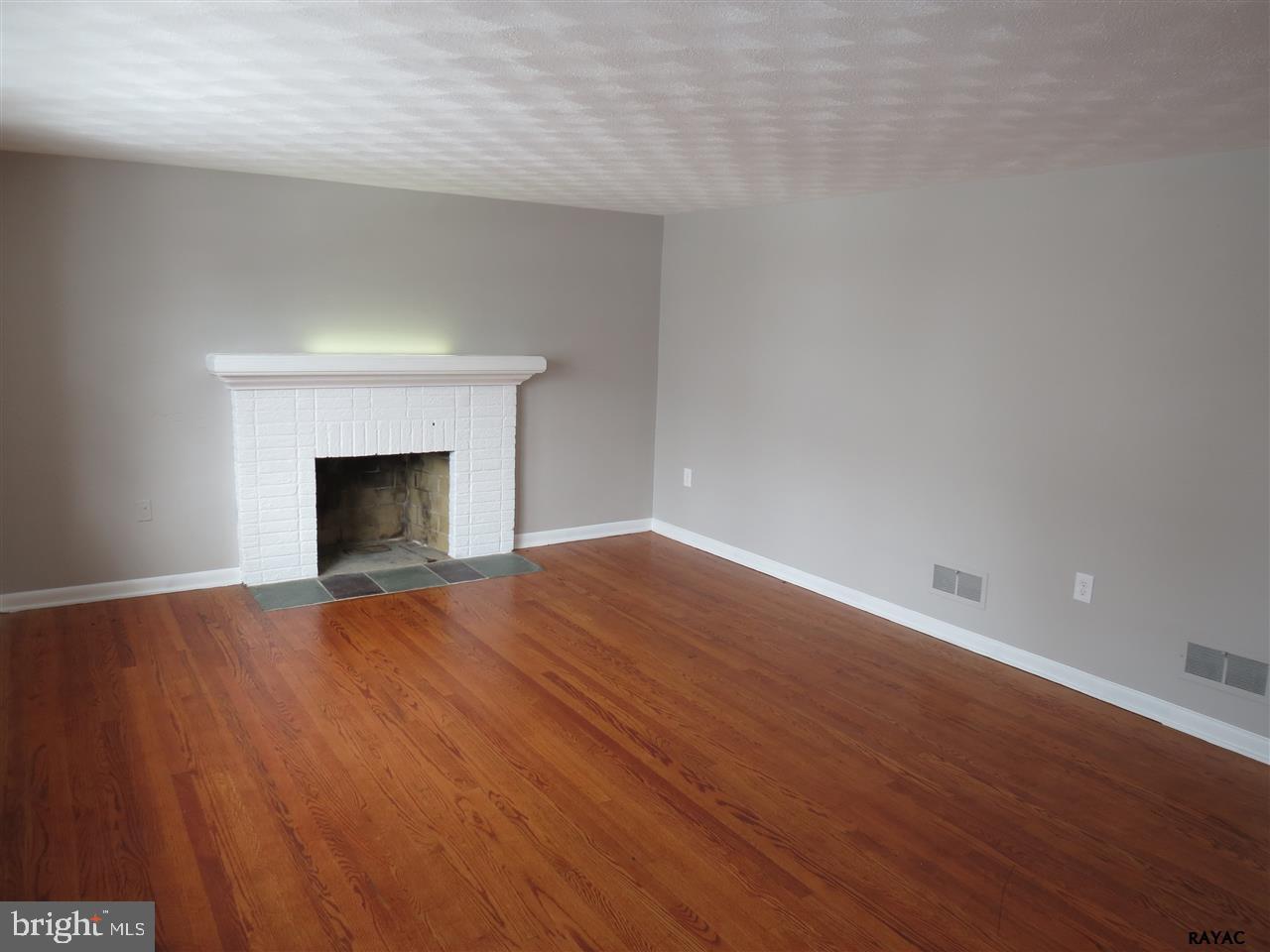 2301 Derry Road York, PA 17408 - Photo 4 of 34