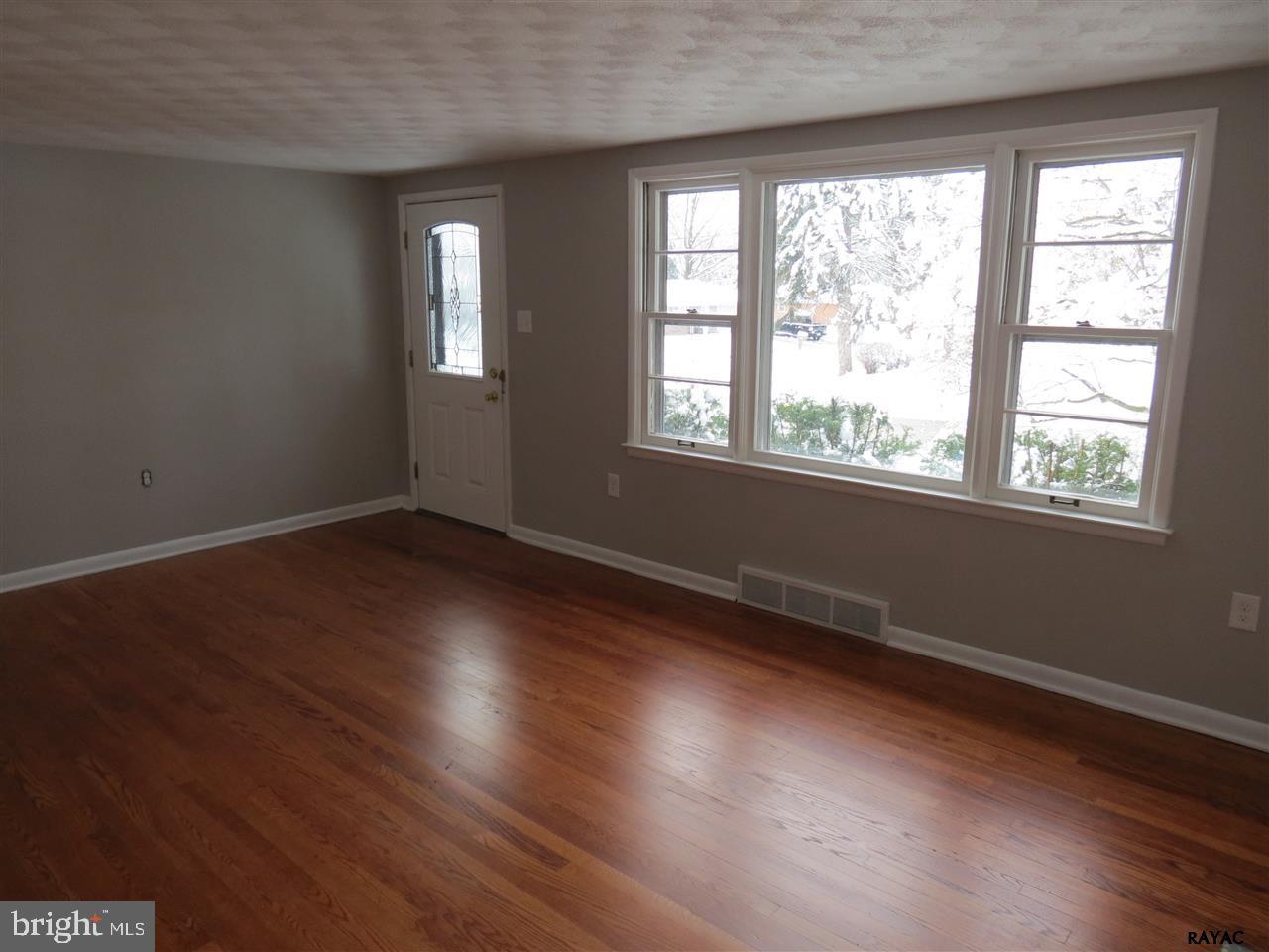 2301 Derry Road York, PA 17408 - Photo 5 of 34
