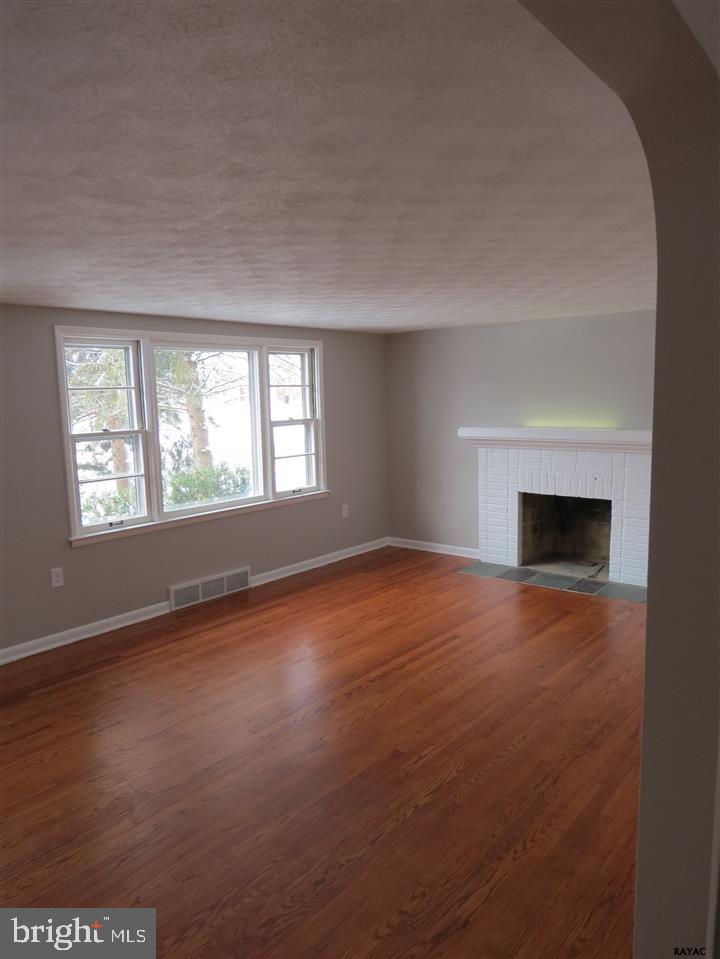 2301 Derry Road York, PA 17408 - Photo 6 of 34