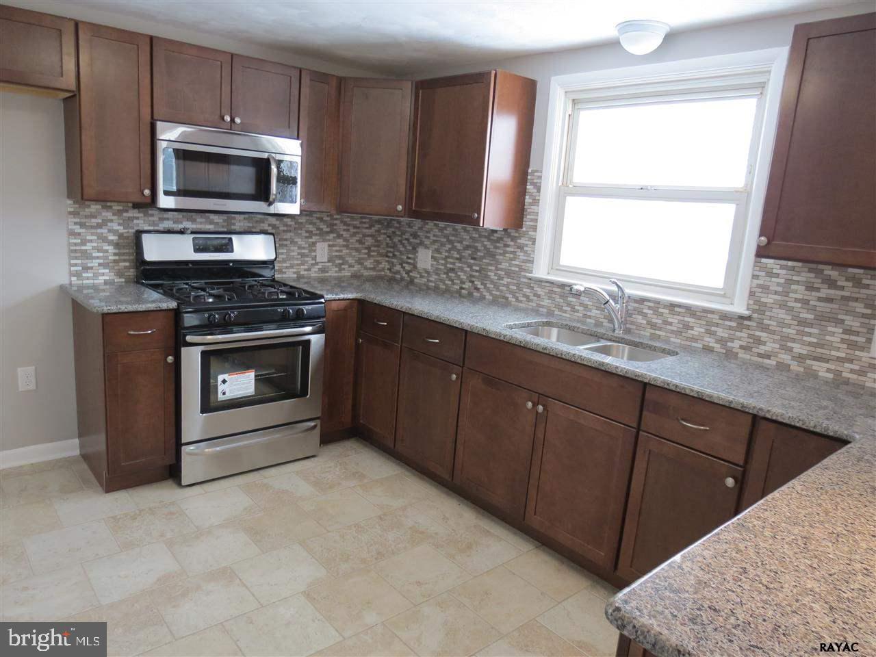2301 Derry Road York, PA 17408 - Photo 9 of 34