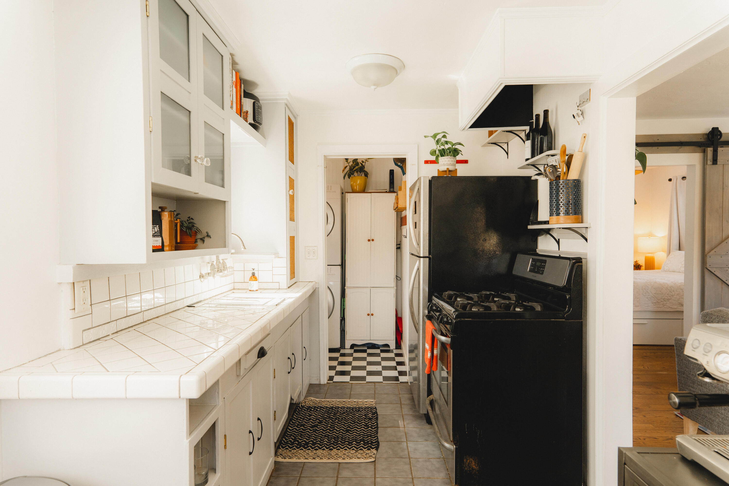 711 Spring Street Santa Barbara, CA 93103 - Photo 5 of 12 Kitchen v1