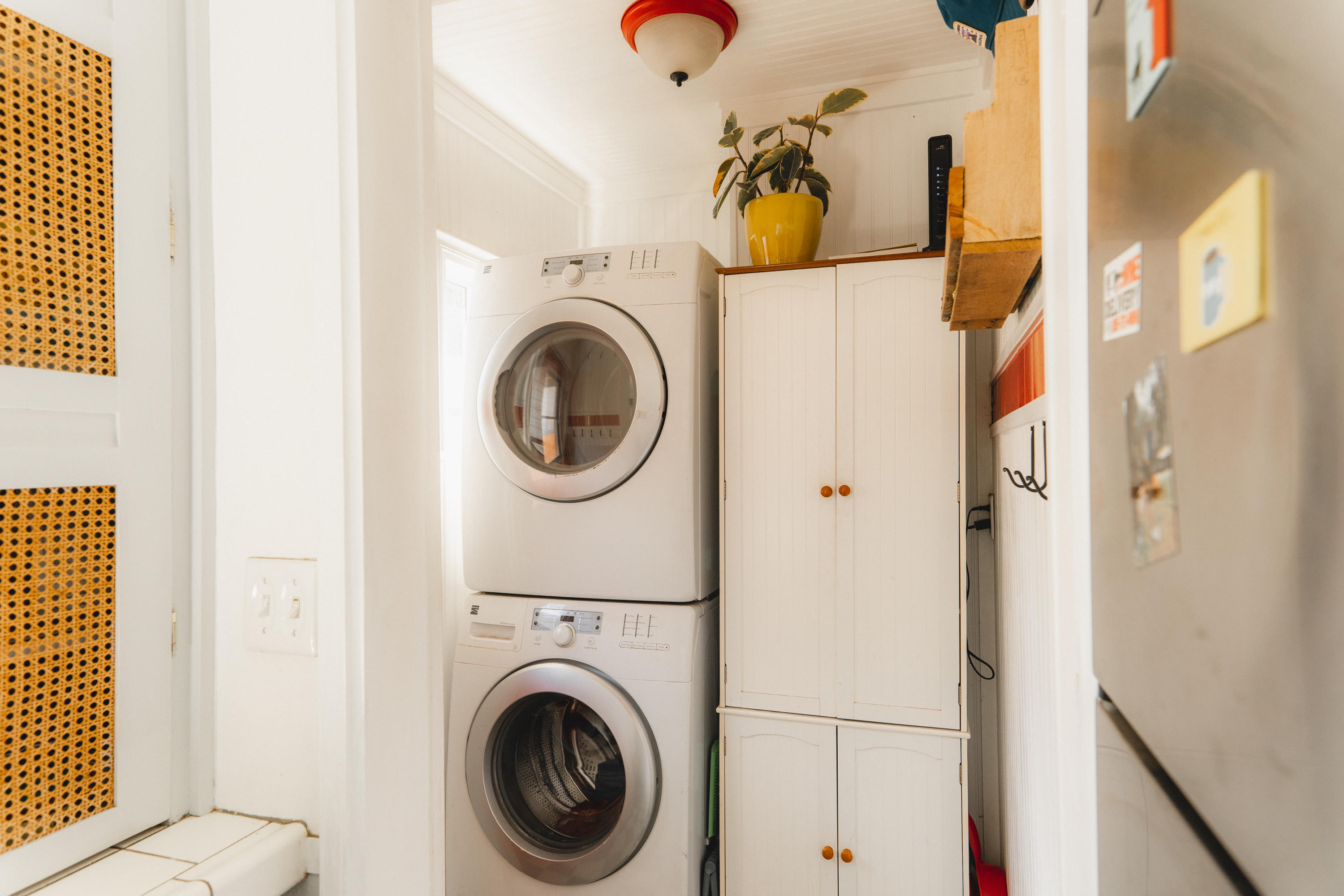 711 Spring Street Santa Barbara, CA 93103 - Photo 9 of 12 Laundry area