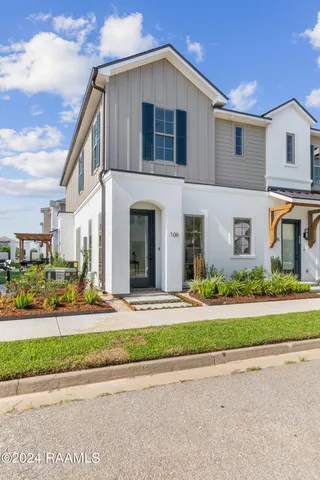 $199,000 | 905 Broyles Lane, Unit 401, Youngsville, LA 70592