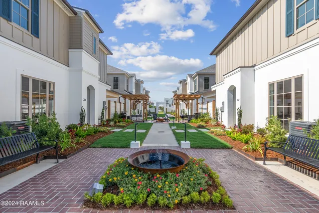 $199,000 | 905 Broyles Lane, Unit 401, Youngsville, LA 70592