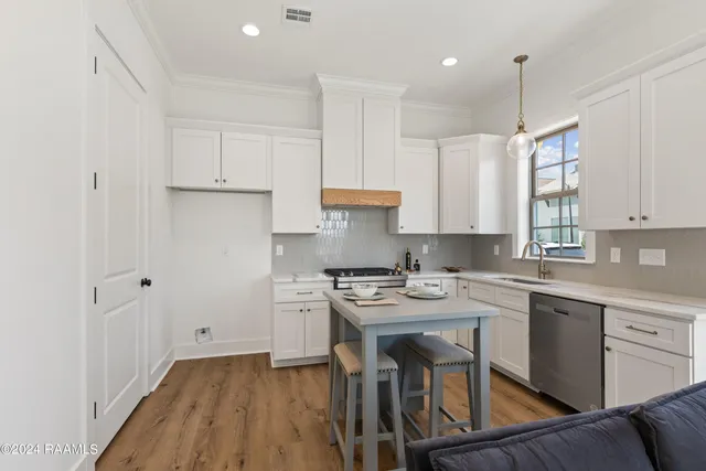 $199,000 | 905 Broyles Lane, Unit 401, Youngsville, LA 70592