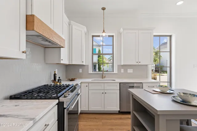 $199,000 | 905 Broyles Lane, Unit 401, Youngsville, LA 70592