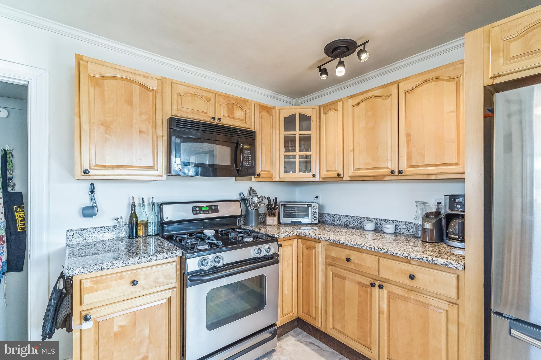 1033 Surrey Road Philadelphia, PA 19115 - Photo 16 of 41