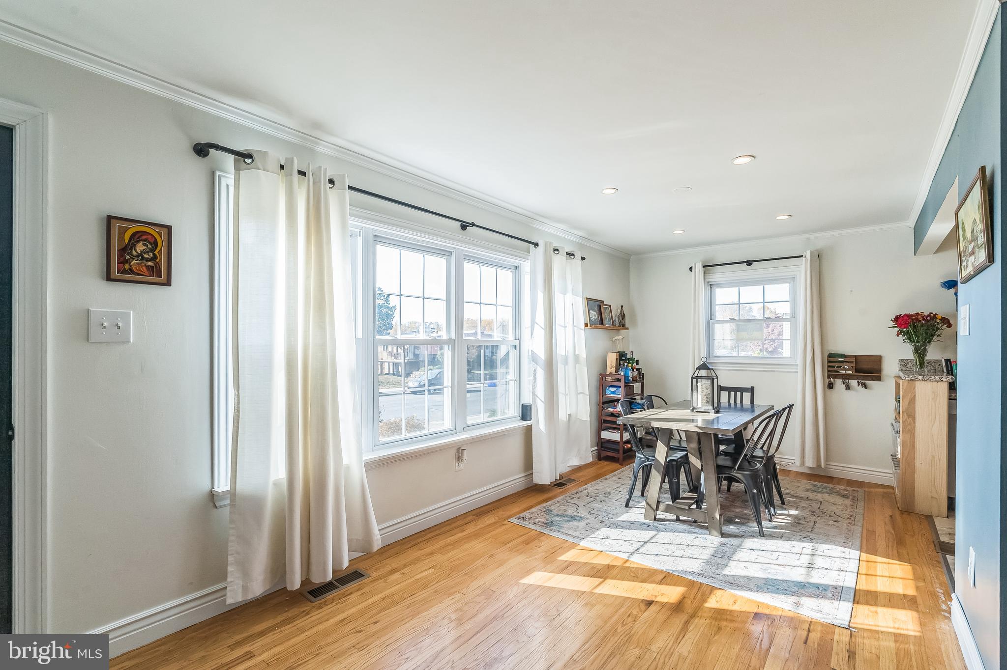 1033 Surrey Road Philadelphia, PA 19115 - Photo 3 of 41