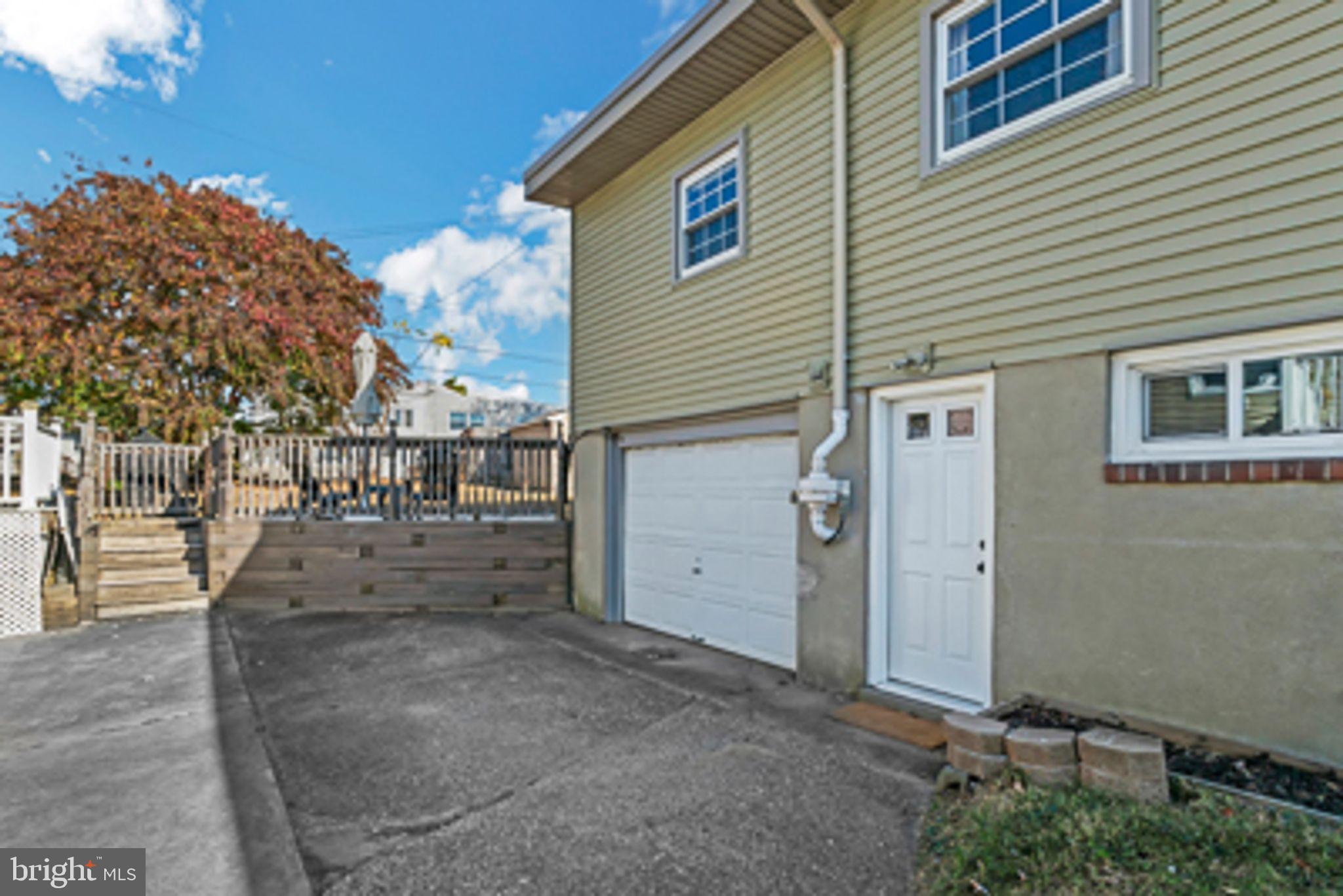 1033 Surrey Road Philadelphia, PA 19115 - Photo 32 of 41 Garage