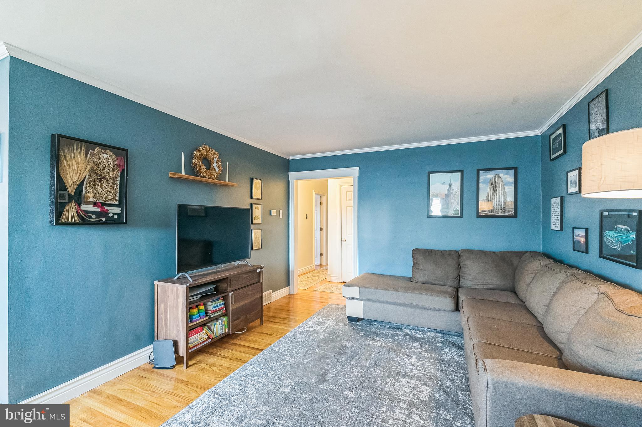 1033 Surrey Road Philadelphia, PA 19115 - Photo 5 of 41