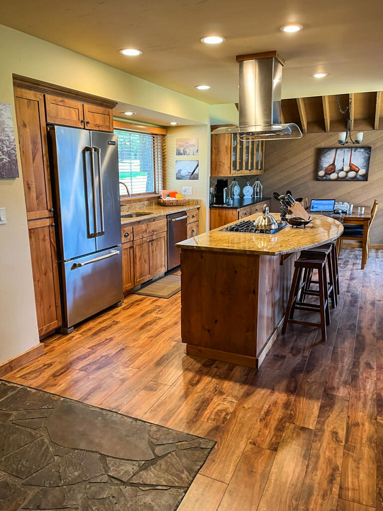 57232 Island Road, Unit 32 Sunriver, OR 97707 - Photo 6 of 26 Sunriver Meadow House 32-18