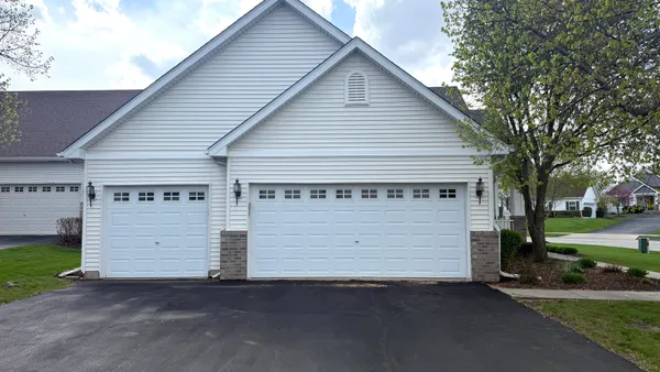 $329,900 | 1719 Devonshire Lane, Shorewood, IL 60404
