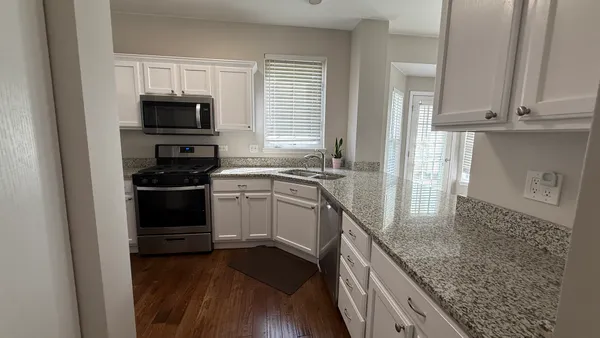 $329,900 | 1719 Devonshire Lane, Shorewood, IL 60404