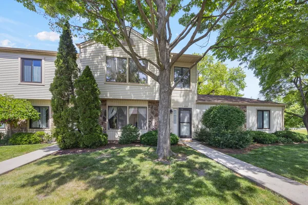 $388,000 | 1626 Vermont Drive, Unit 1626, Elk Grove Village, IL 60007