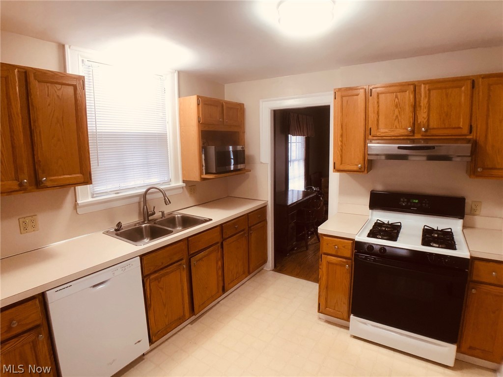 2488 Princeton Road Cleveland, OH 44118 - Photo 12 of 34 Gallery Image 12
