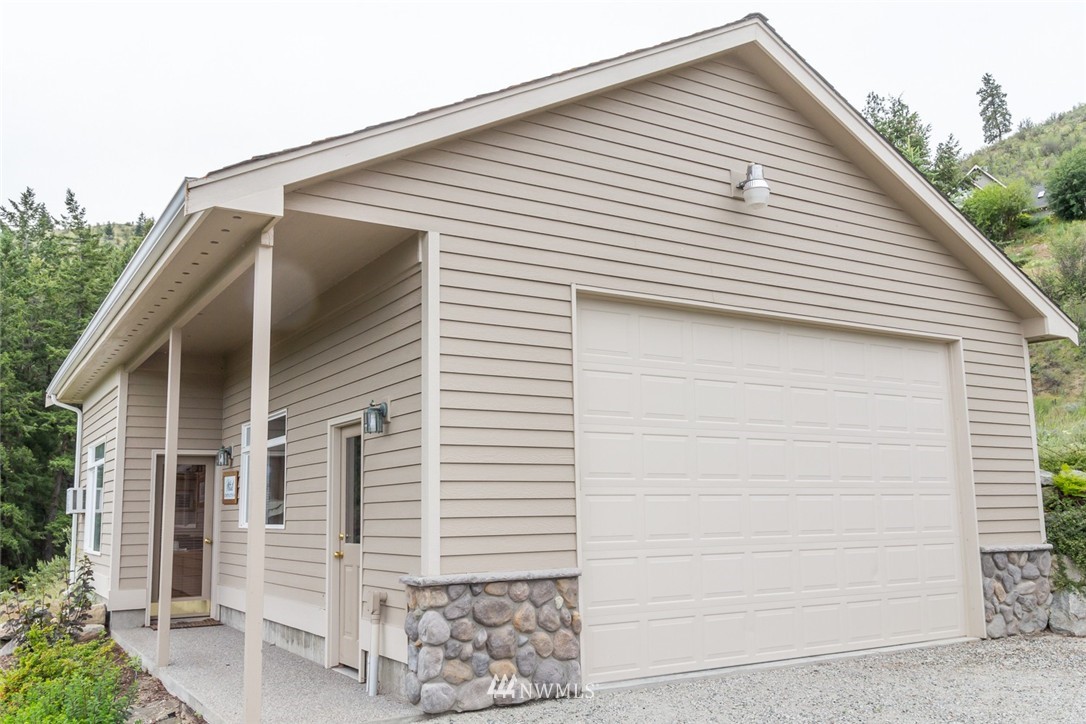 4611 South Lakeshore Road Chelan, WA 98816 - Photo 3 of 25 Gallery Image 3