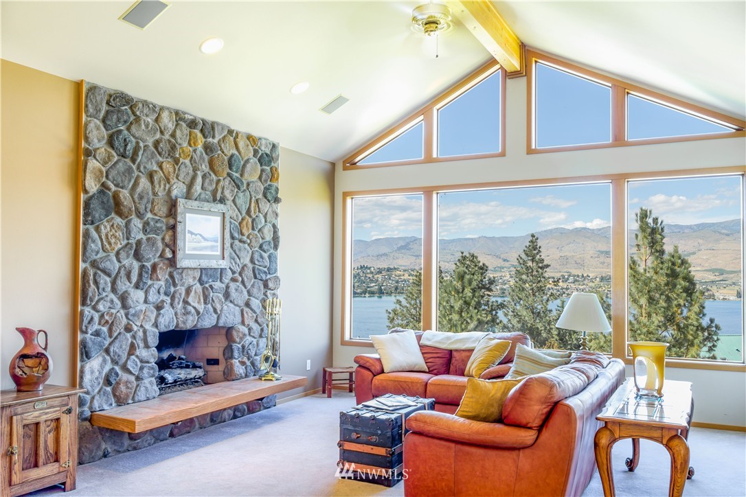 4611 South Lakeshore Road Chelan, WA 98816 - Photo 4 of 25 Gallery Image 4