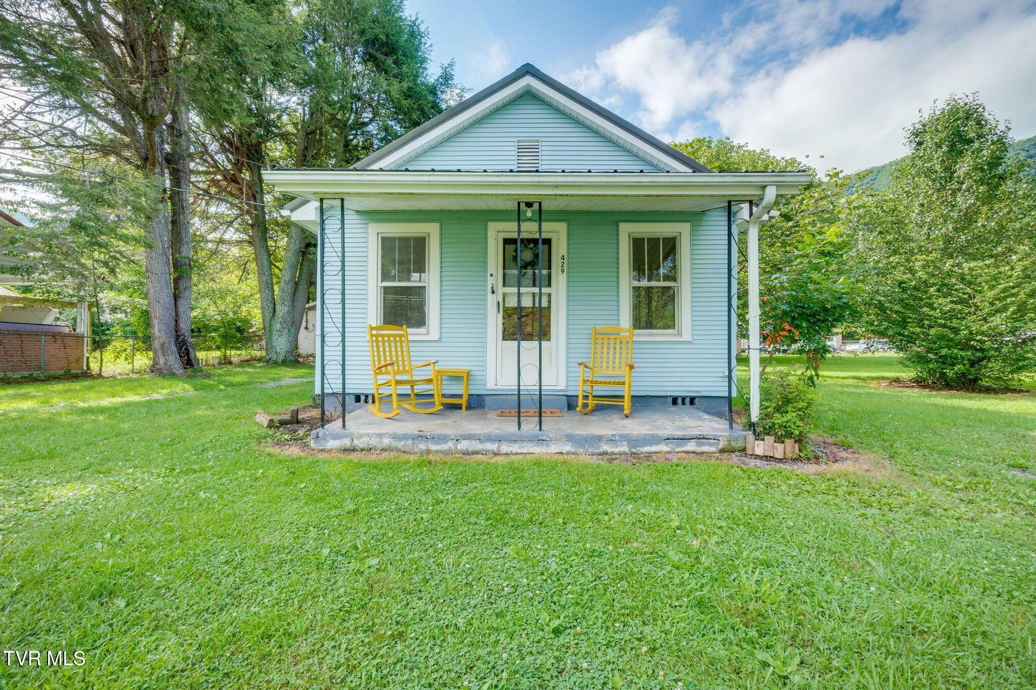 429 Tollett Street Hampton, TN 37658 - Photo 1 of 36 001