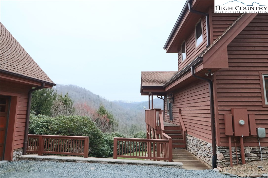 155 Ironweed Road Sugar Grove, NC 28679 - Photo 4 of 29 Gallery Image 4