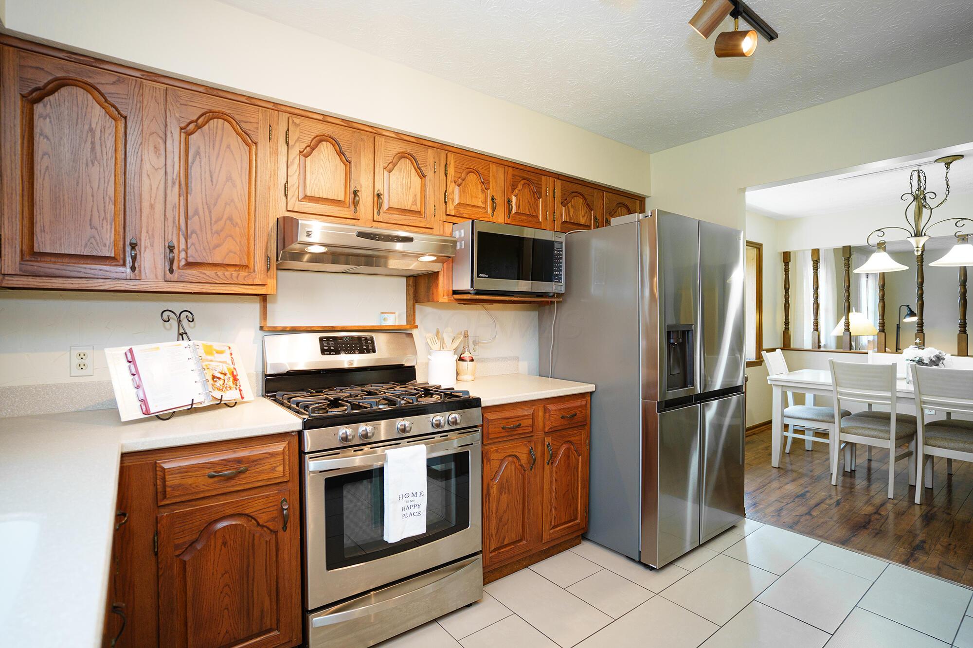 581 Curve Road Delaware, OH 43015 - Photo 9 of 28 Newer stainless appliances