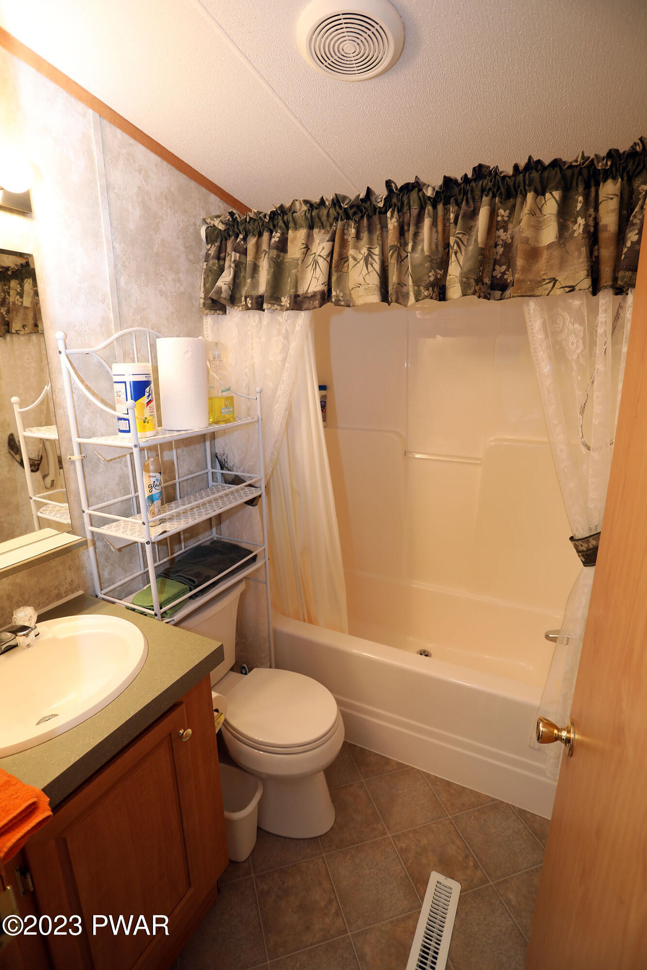366 Canfield Road Damascus, PA 18415 - Photo 20 of 33 Bathroom