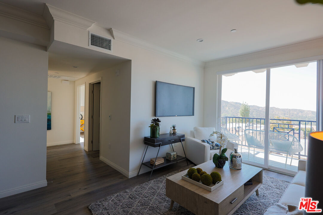 10132 Commerce Avenue Tujunga, CA 91042 - Photo 13 of 38
