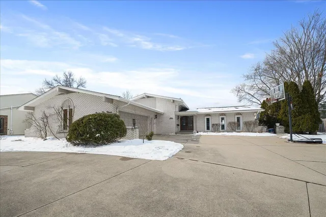 $650,000 | 9212 Greenwood Avenue, Munster, IN 46321