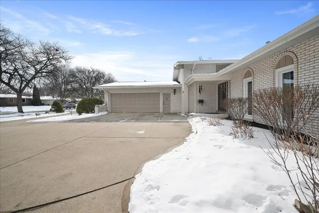 $650,000 | 9212 Greenwood Avenue, Munster, IN 46321