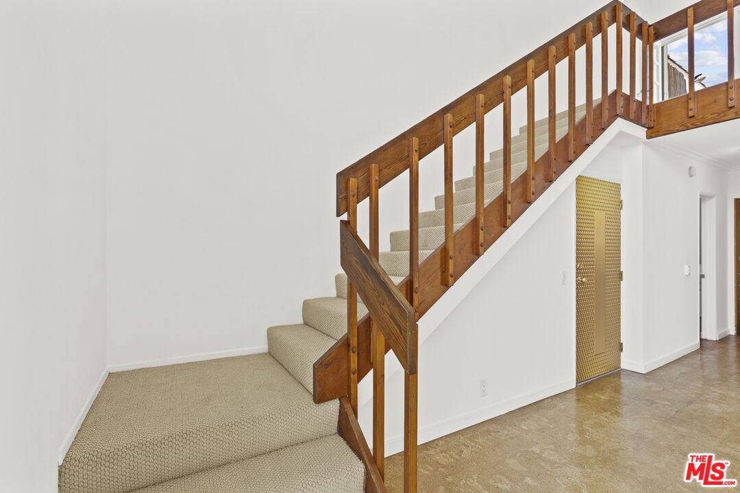 25 Spinnaker Street, Unit 12 Marina del Rey, CA 90292 - Photo 14 of 29 a view of entryway