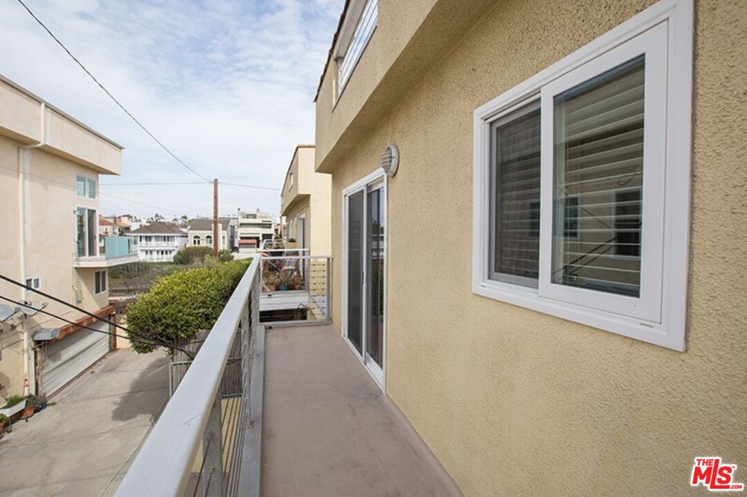 25 Spinnaker Street, Unit 12 Marina del Rey, CA 90292 - Photo 23 of 29 a view of a balcony