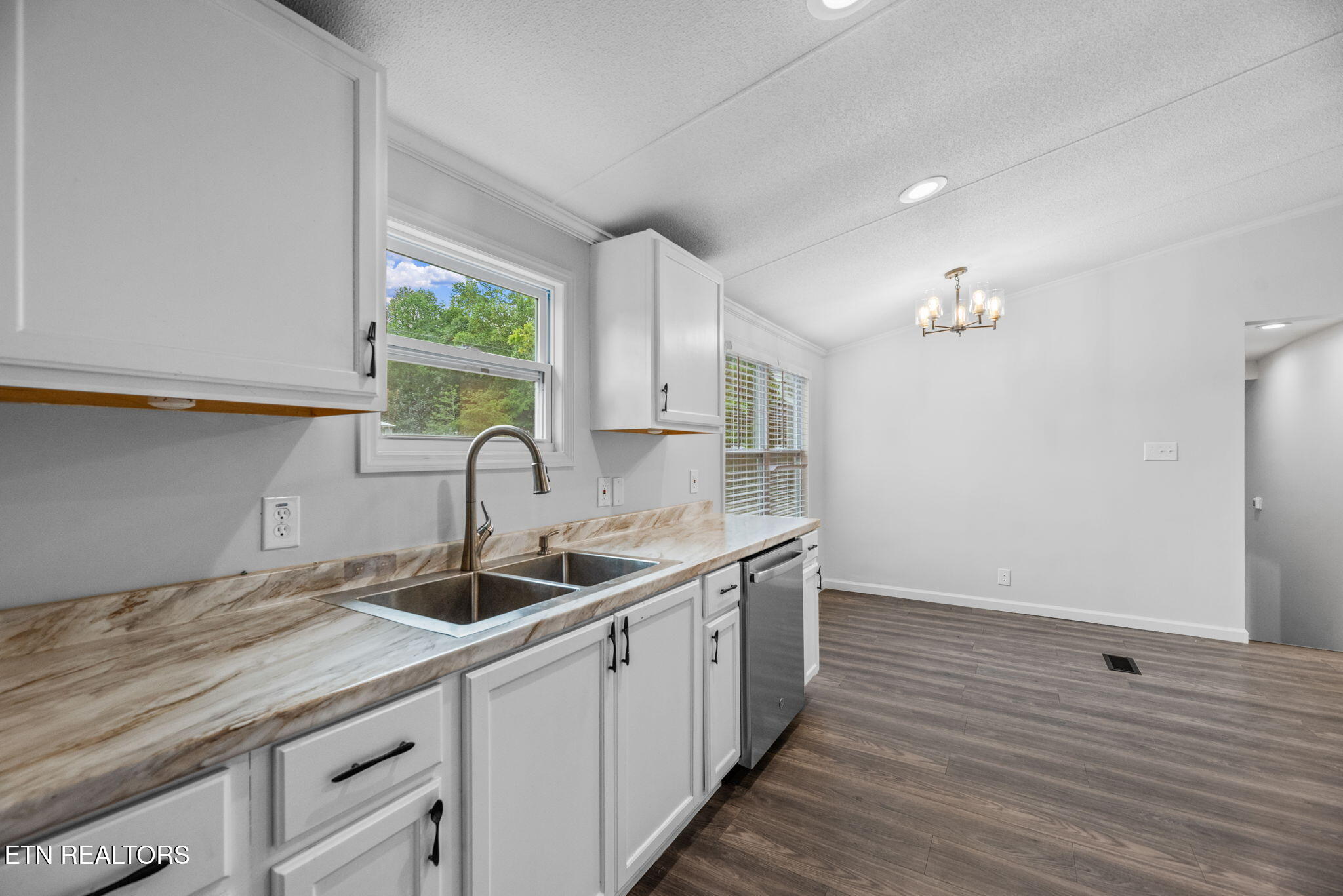 9906 Heiskell Road Heiskell, TN 37754 - Photo 11 of 40 11-web-or-mls-Hskll9906 (87)