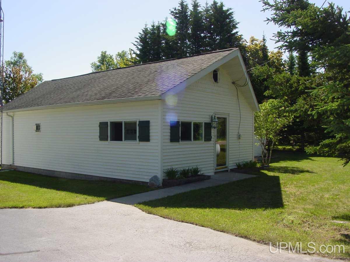 814 West Gulliver Lake Road Gulliver, MI 49840 - Photo 2 of 26