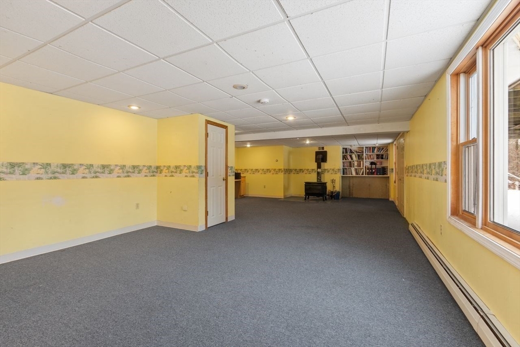 204 Old Farm Road Leominster, MA 01453 - Photo 40 of 40 a view of room and with furniture