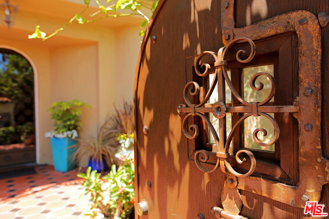 6861 Iris Circle Los Angeles, CA 90068 - Photo 2 of 41