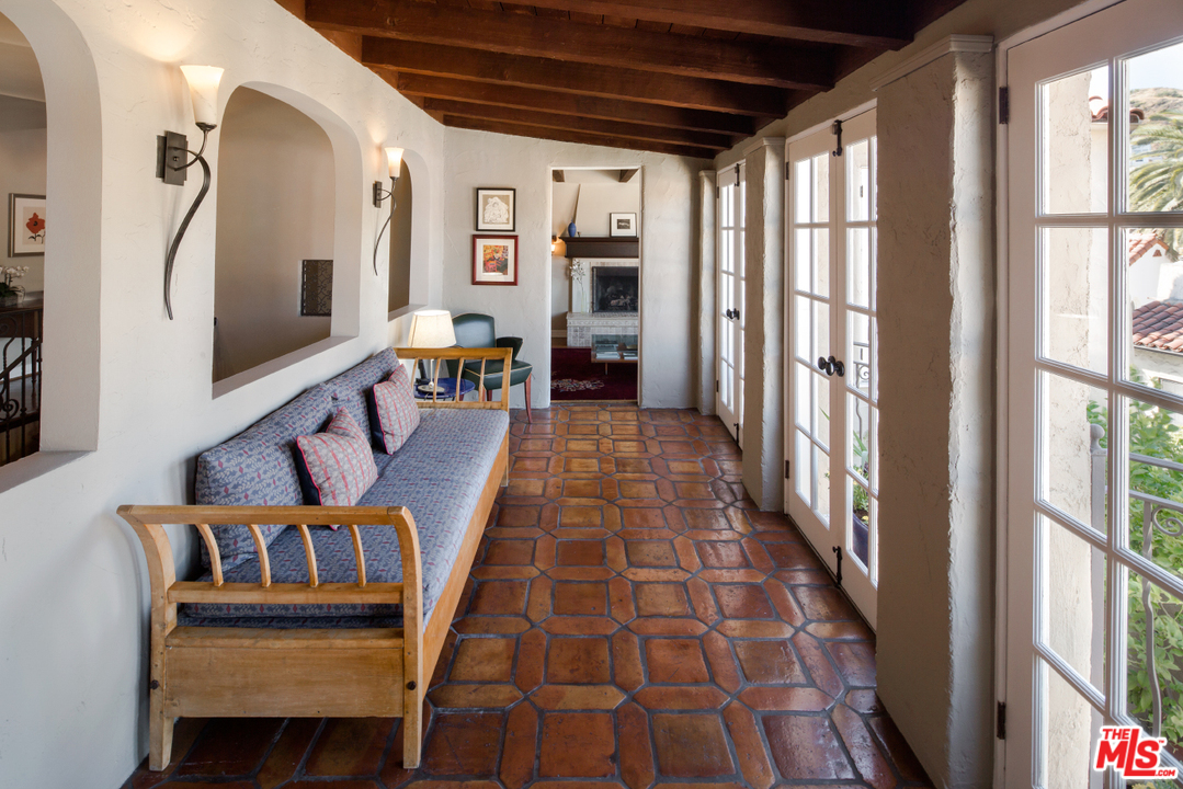 6861 Iris Circle Los Angeles, CA 90068 - Photo 12 of 41