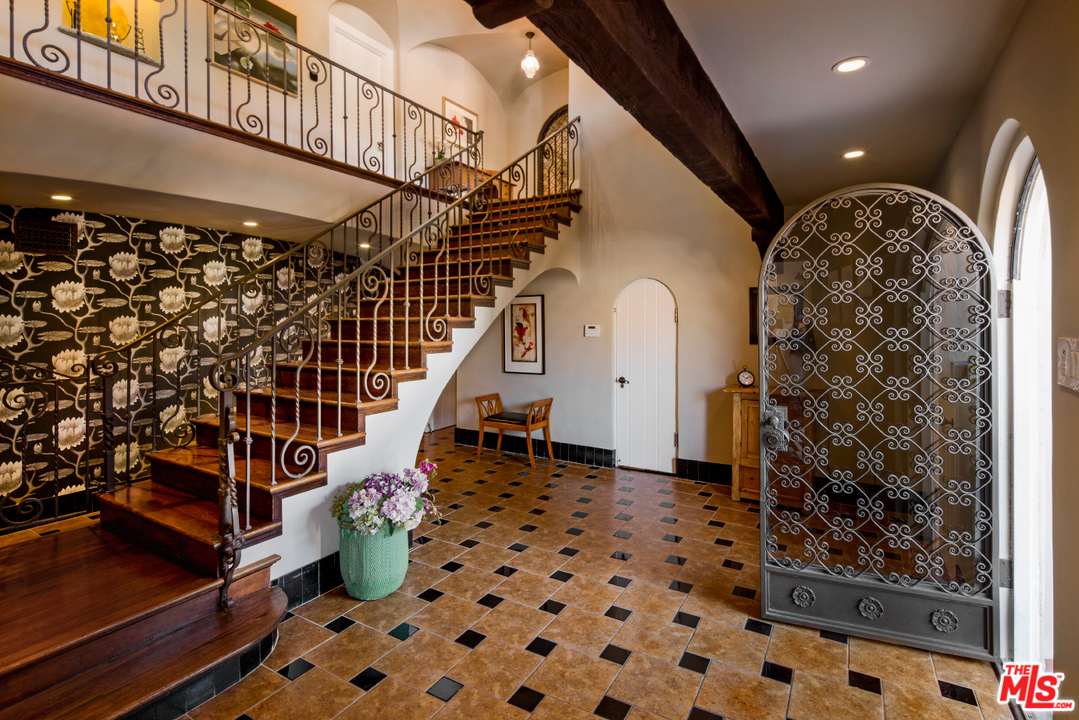 6861 Iris Circle Los Angeles, CA 90068 - Photo 3 of 41