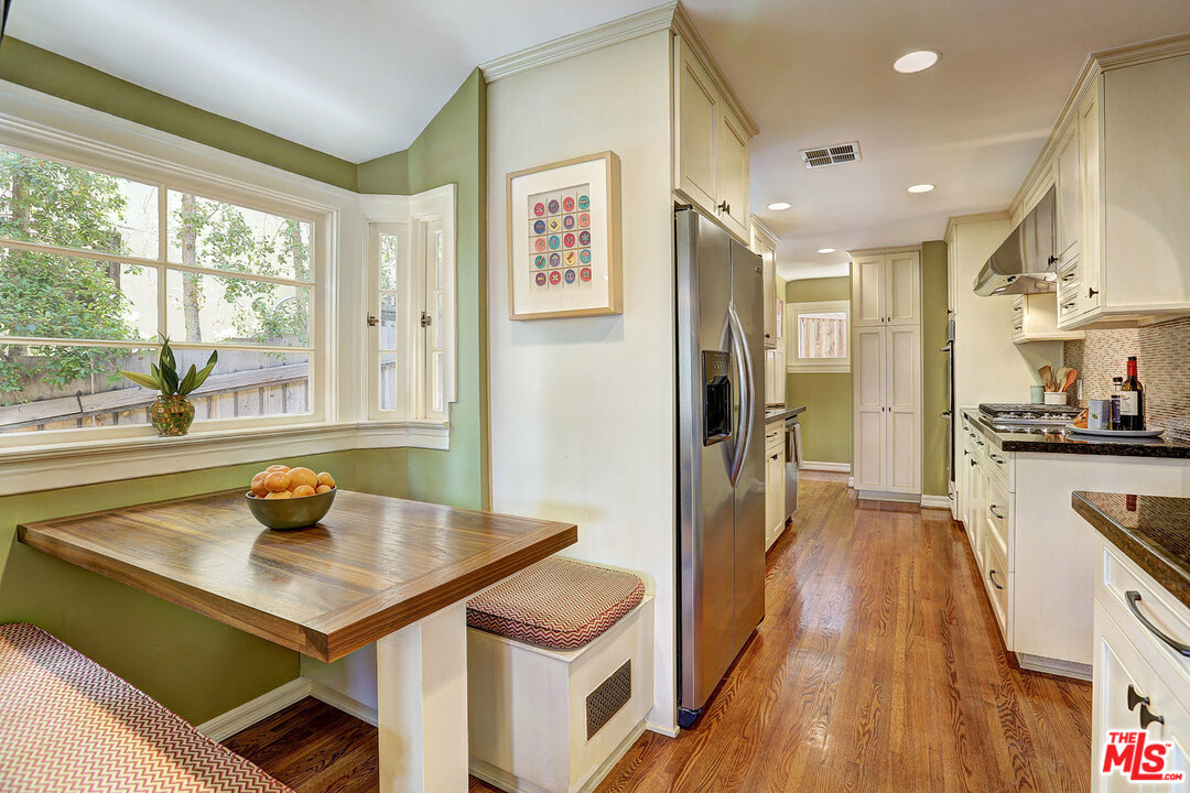 6861 Iris Circle Los Angeles, CA 90068 - Photo 7 of 41