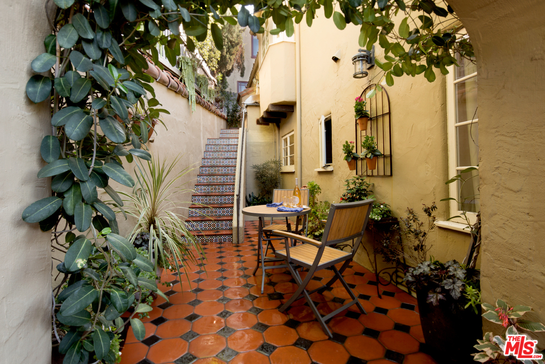 6861 Iris Circle Los Angeles, CA 90068 - Photo 8 of 41