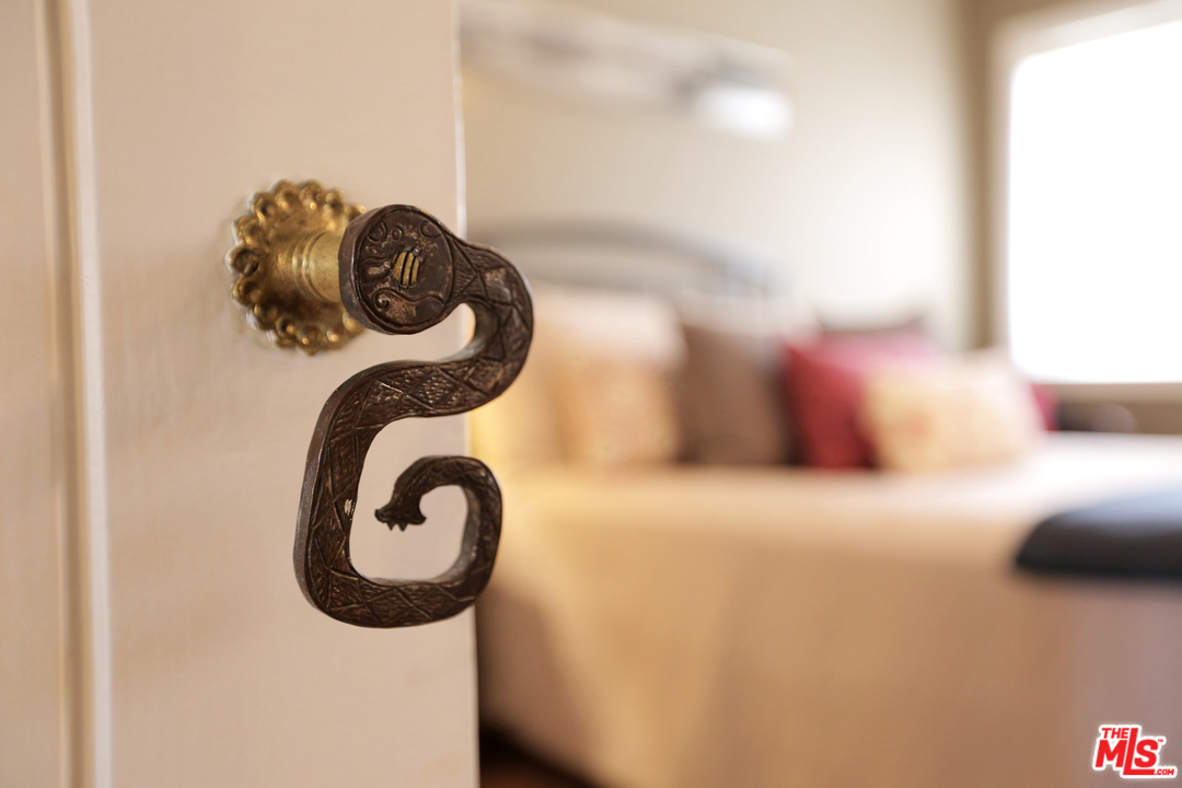 6861 Iris Circle Los Angeles, CA 90068 - Photo 10 of 41