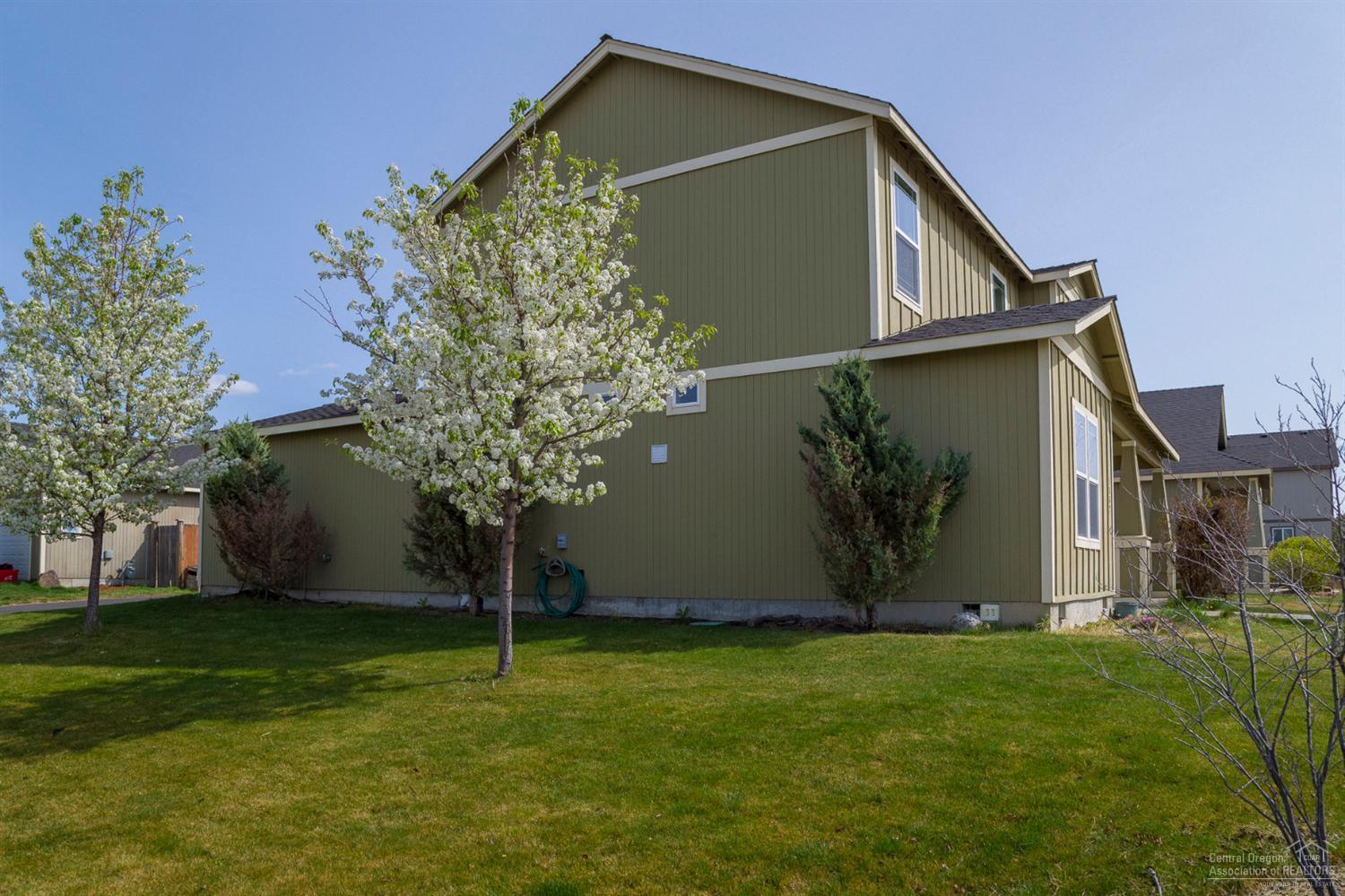 1332 Southwest 35th Street Redmond, OR 97756 - Photo 3 of 25 Gallery Image 3