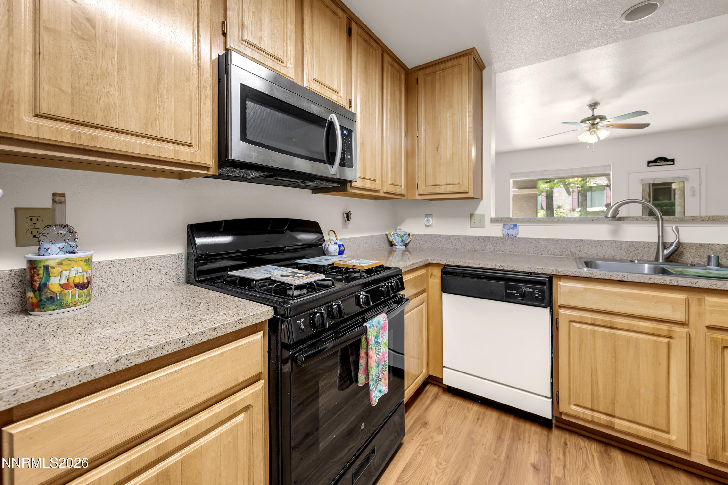 900 South Meadows Parkway, Unit 2212 Reno, NV 89521 - Photo 5 of 31 Kitchen