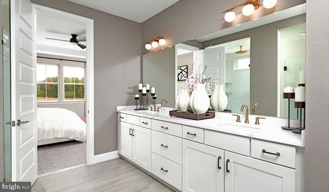 a en suite bathroom with double vanity and a mirror