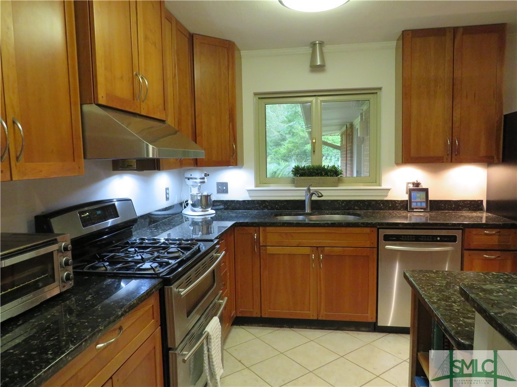 1 Clarendon Road Savannah, GA 31410 - Photo 3 of 33