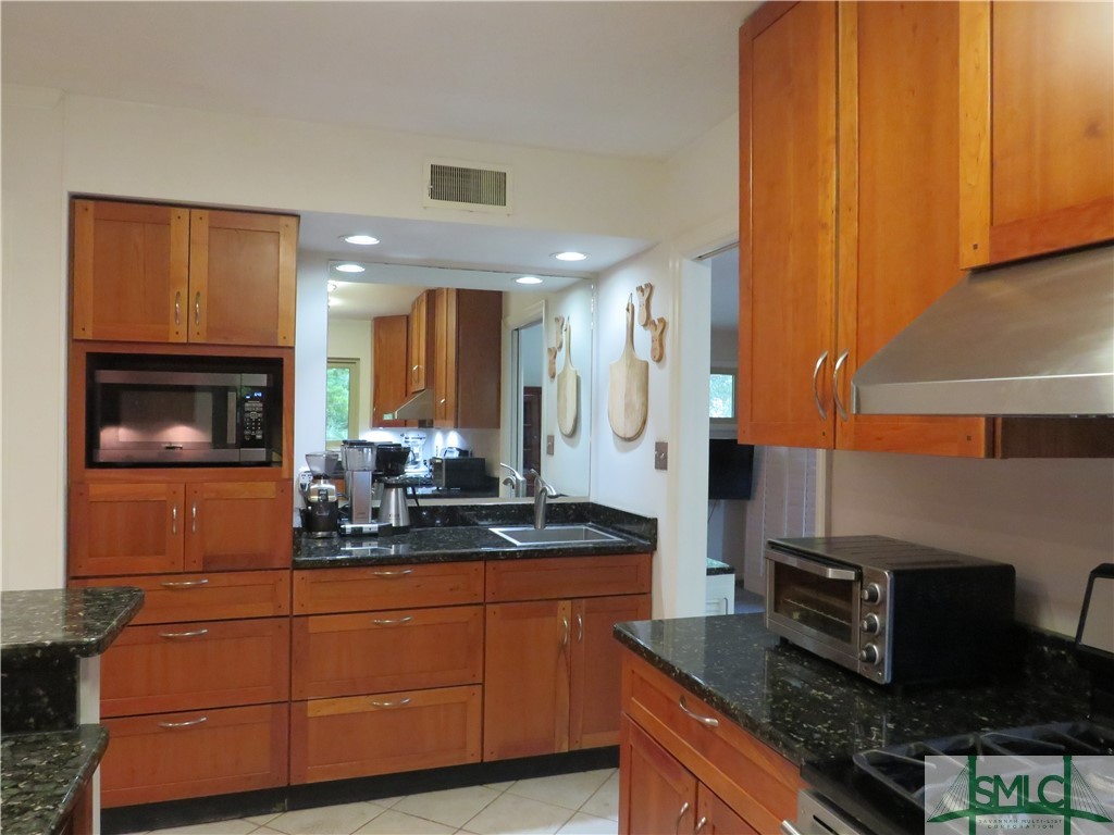 1 Clarendon Road Savannah, GA 31410 - Photo 5 of 33