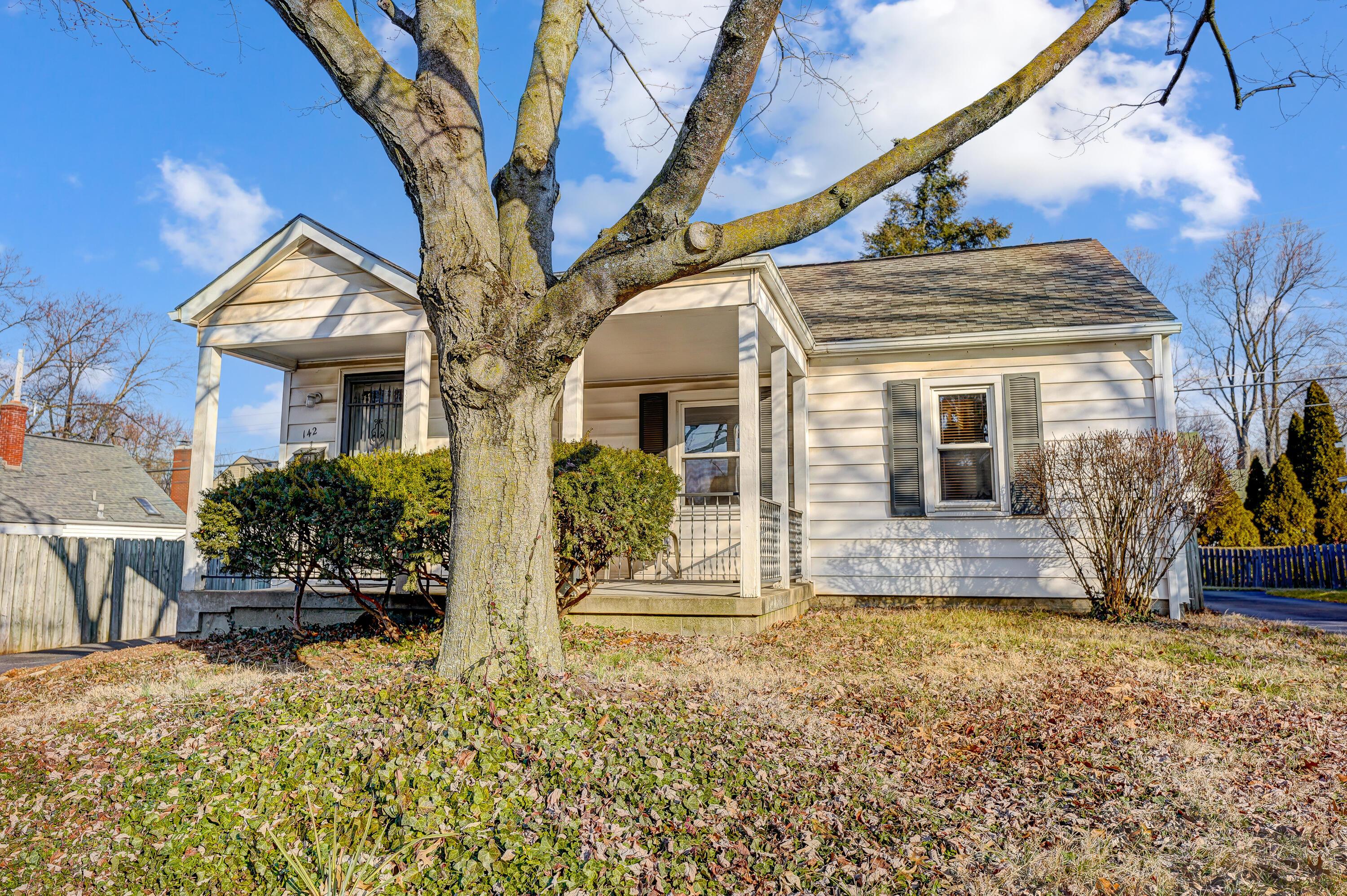 142 West Henderson Road Columbus, OH 43214 - Photo 2 of 38 142 W Henderson Rd