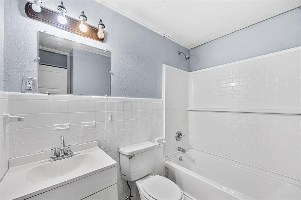 709 Sissom Road Killeen, TX 76541 - Photo 20 of 24 a bathroom with a sink toilet and shower