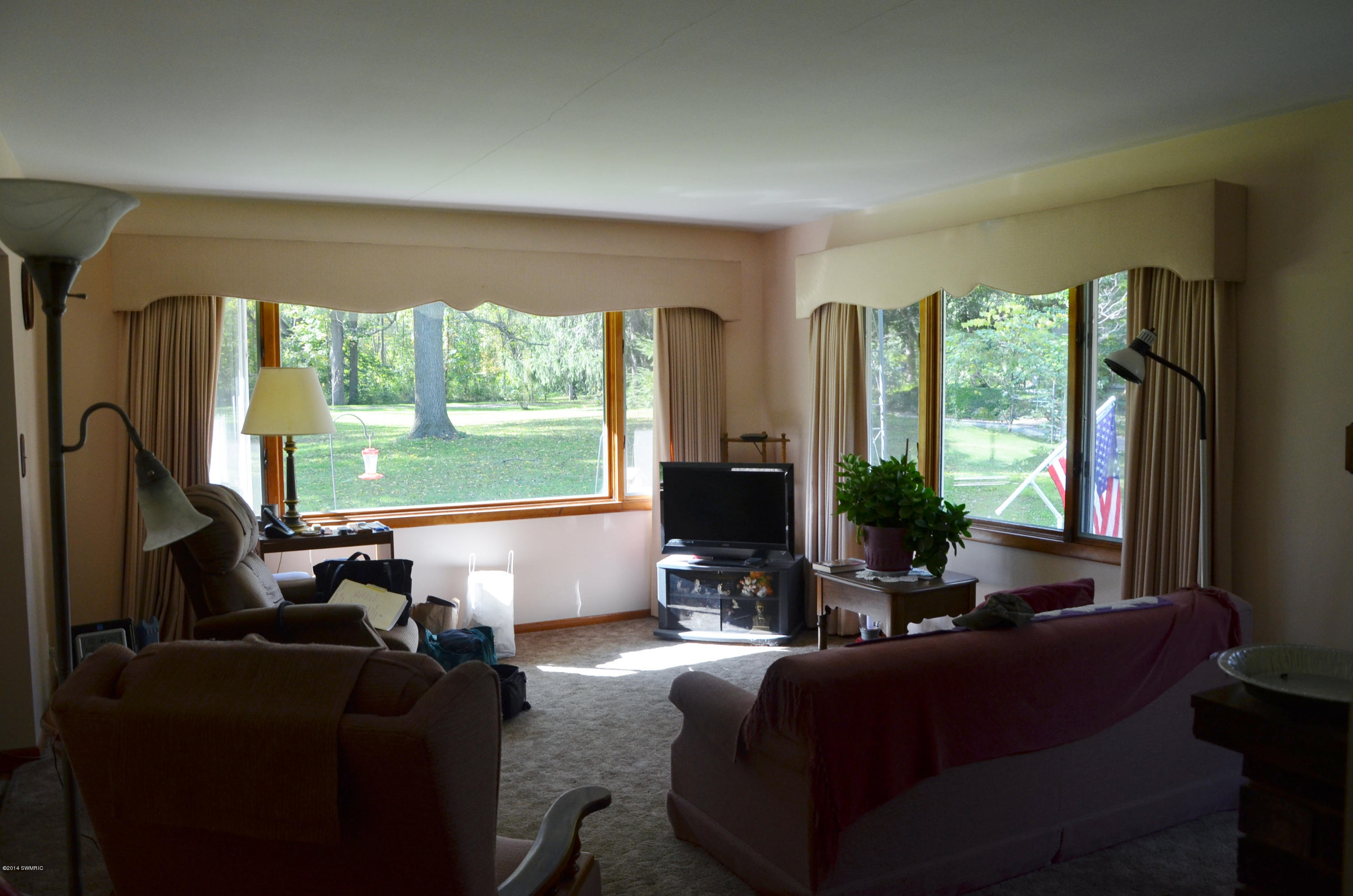 1835 Dayton Road Buchanan, MI 49107 - Photo 2 of 7 Living Room
